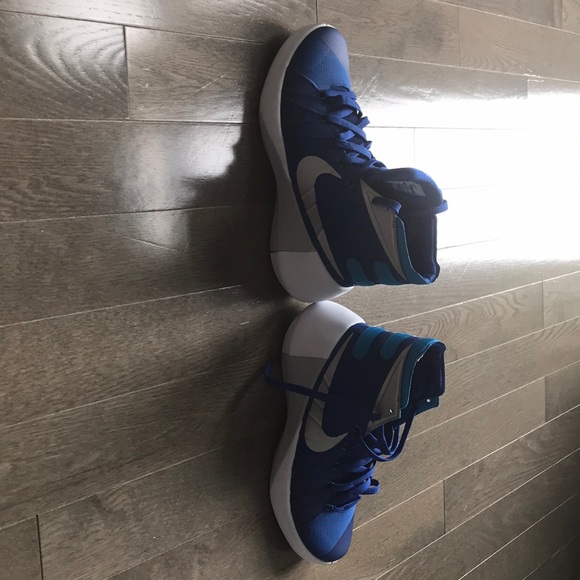 Never wore these shoes - Picture 2 of 5